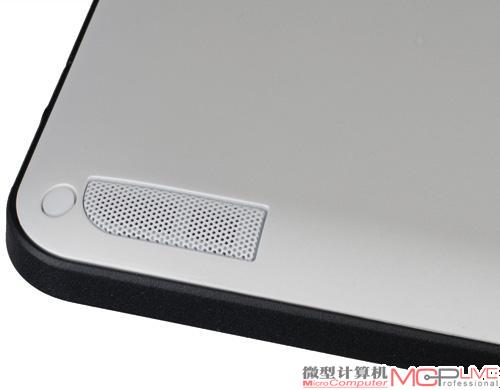 T10的扬声器布局试图获得佳立体声展现。两枚扬声器分居机身背部左、右下角，并覆盖有金属网罩，实际效果也比较出色。可能出于音质保真度的要求，音量并不大。