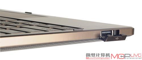 接入PC坞站或键盘底座之后，ATRIX和EeePad的接口都得到了扩展。主要的，就是标准USB接口，不仅能够外接鼠标，还能够接入U盘等存储设备，得以方便地进行存储分享。