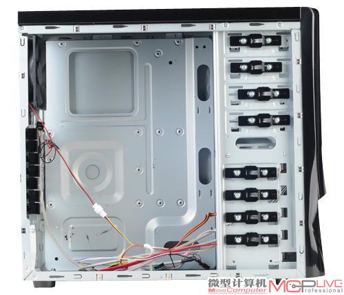 机箱的内部用料不错，采用0.6mm的SECC钢板，防辐射处理是强项。
